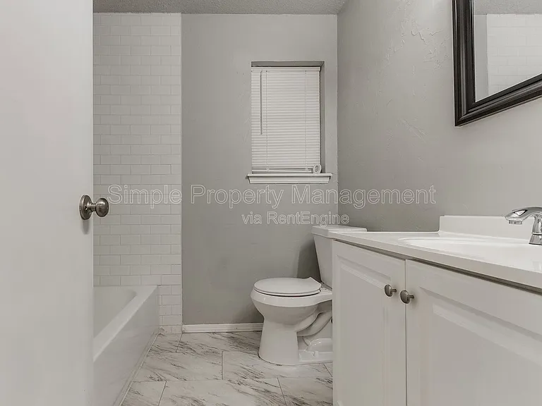 7505 NW 29th St — Photo 20