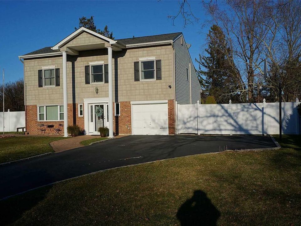 1st image of 9 Klaibar Ln
