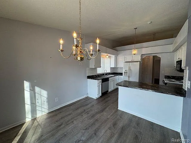 1922 Pebble Creek Dr — Photo 6