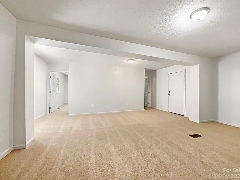 404 Morgan St — Photo 11