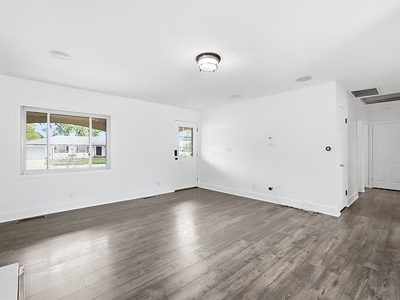 5th image of 118 Jeanette Ave