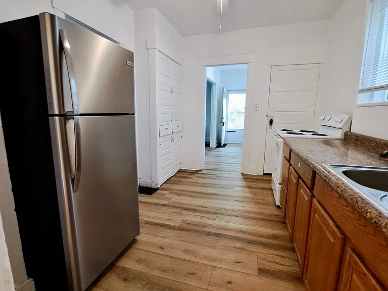 136 Indiana Ave — Photo 6