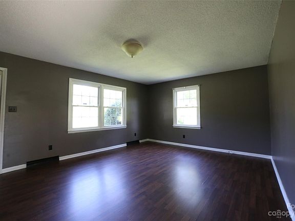 4th image of 1916 Woodgreen Dr