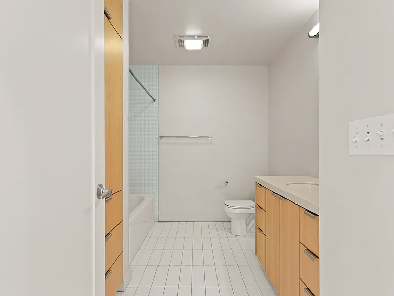The Beverly — Photo 14