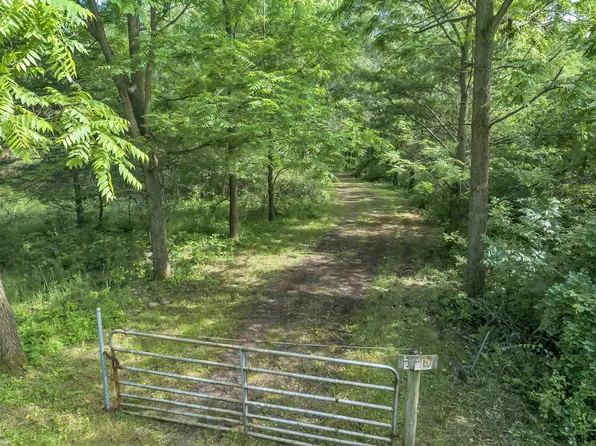 E1461 N Lake Rd, Iola, WI 54945