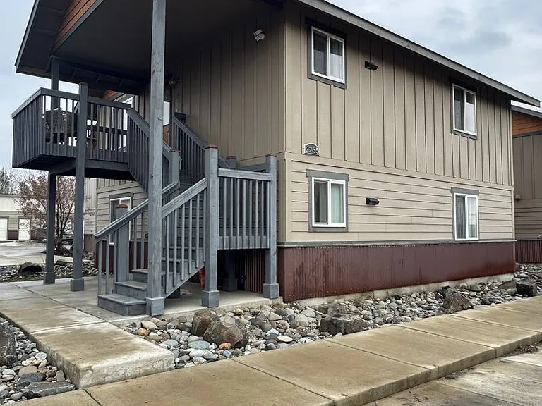 2235 Airport Rd — Photo 2