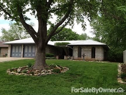 Front View
						:
						Large front yard with beautiful tree and landscaping