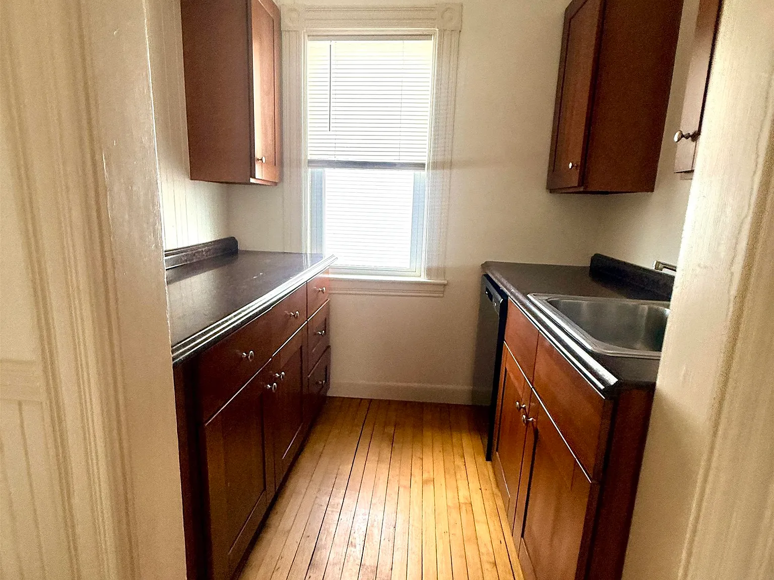 2 bed, 1.0 bath, 995 sqft, $2,000 — Photo 3