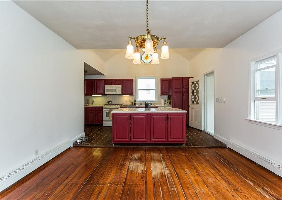 1st image of 212 Waterman Ave