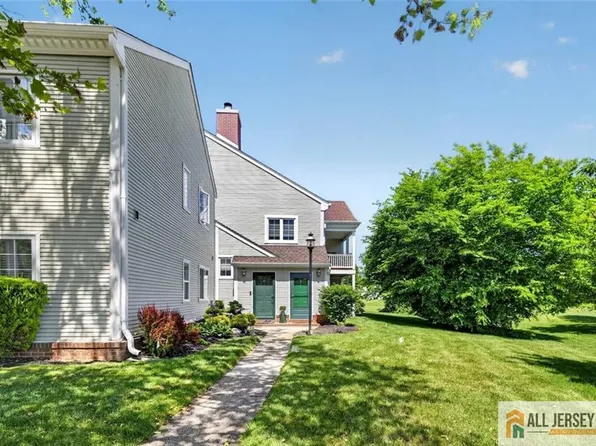 40 Rutland Ln, Monroe Township, NJ 08831