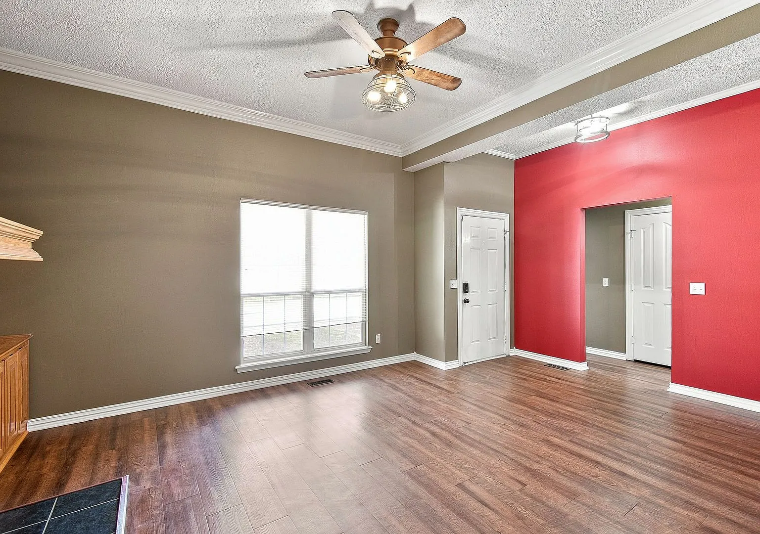 Spacious 4Bedroom Home with Stunning Backyard Views & Multiple Decks — Photo 4
