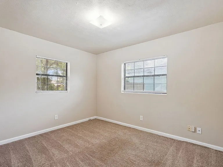 2028 Albert Lee Pkwy — Photo 9