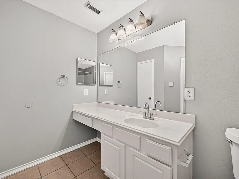 19451 Nasworthy Dr — Photo 30