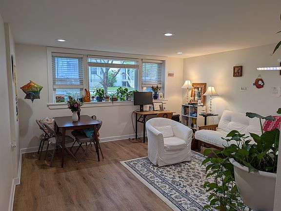 3rd image of 4954 N Leavitt St #B