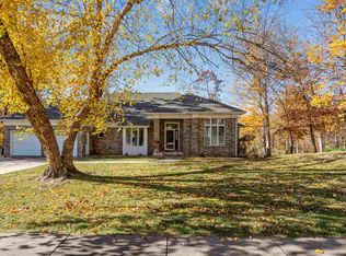 1919 Oak Knolls Ct SE, Cedar Rapids, IA 52403