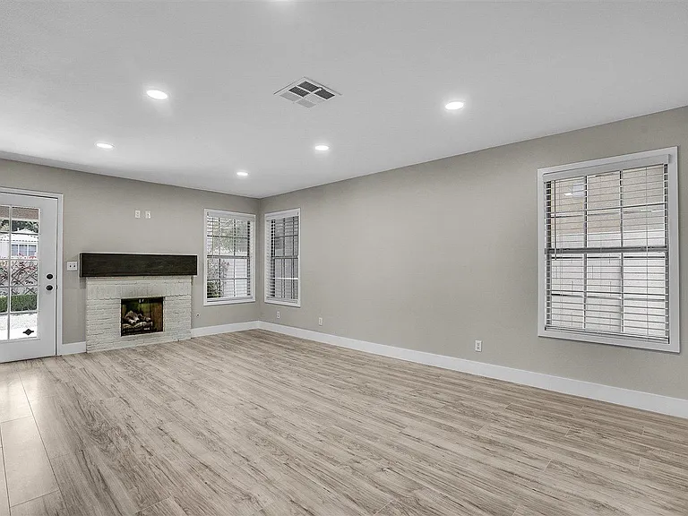 7705 Sea Wind Dr — Photo 7