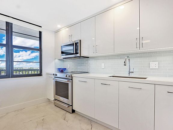 3rd image of 911 Ocean Dr APT 802