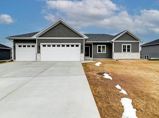 421 Ridgeway Dr, Rio, WI 53960