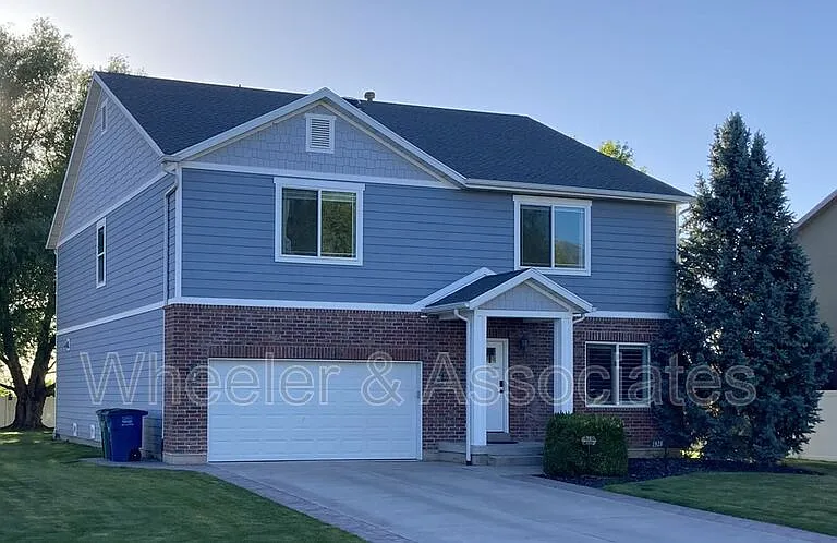 1928 Endicott Cir — Photo 1