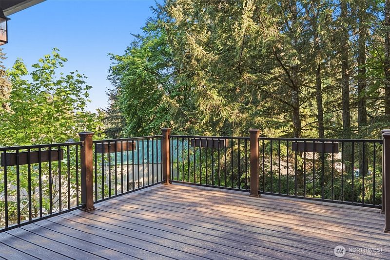 4th image of 71 NE LORRAIN Court