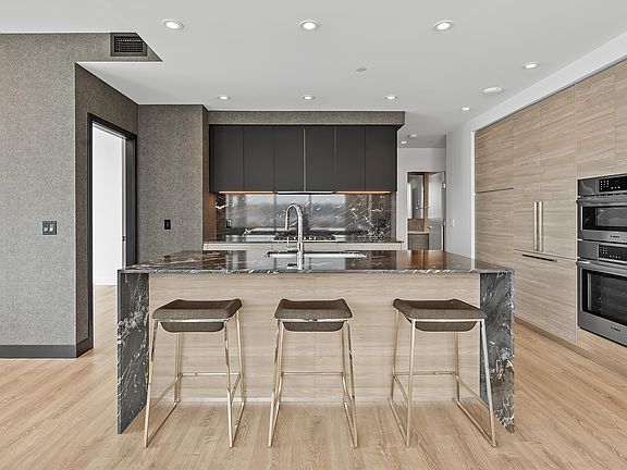 5th image of 680 Quayside Dr #608