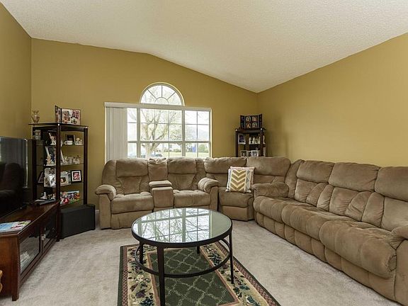 3rd image of 153 Southlake Dr