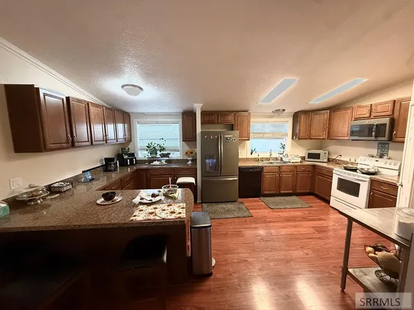 1780 Whispering Pines Dr, Idaho Falls, ID 83401