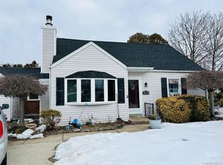 109 Vesper Court, Babylon, NY 11702