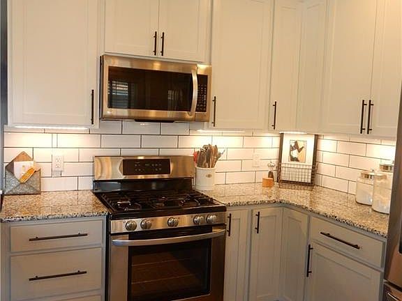 5th image of 2570 Berk St