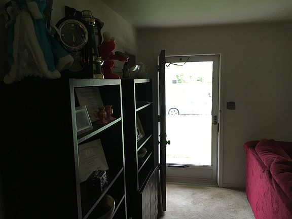 3rd image of 517 Mobile St