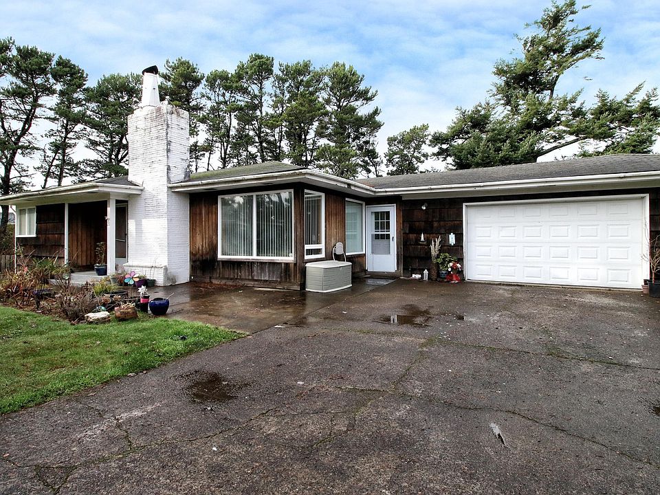1st image of 211 NE San Bayo Cir