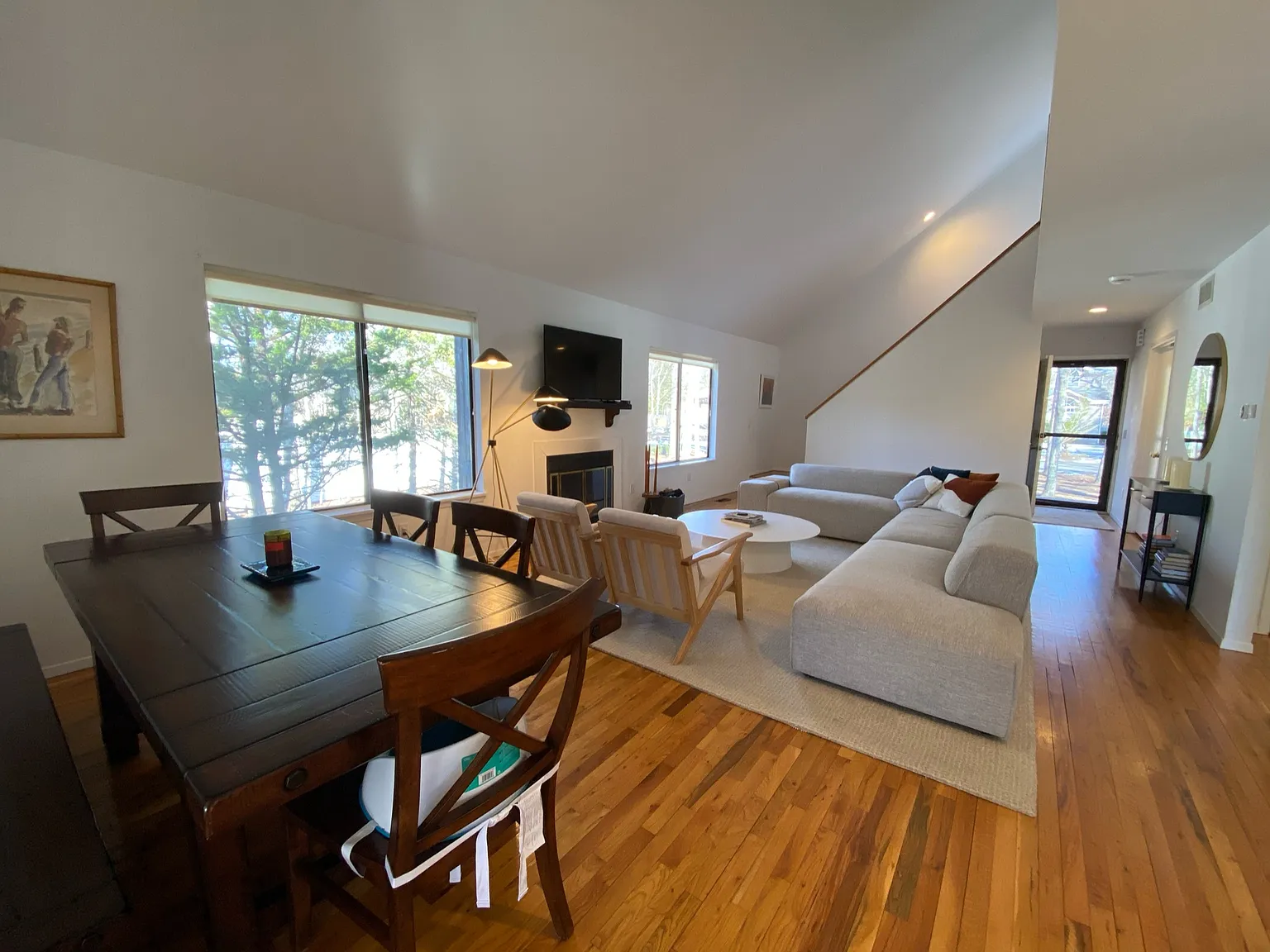 3 Bedroom Home with Pool In Lion Head Community — Photo 3