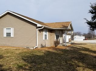 929 W Fortune St, Virden, IL 62690