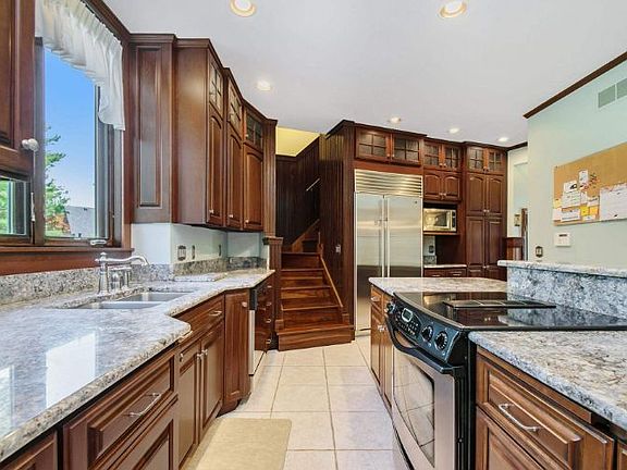 3rd image of 17607 White Chapel Ct