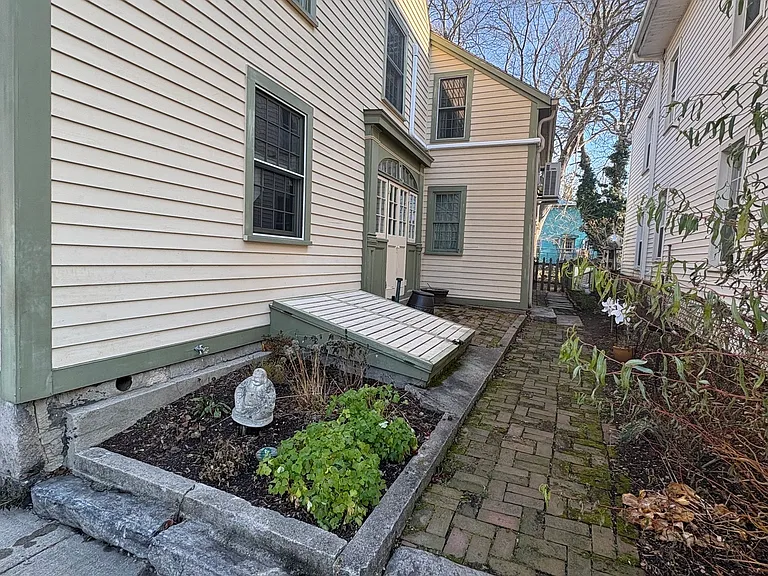 7 Coit St #2 — Photo 2