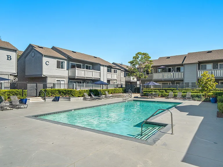 Hampton Pointe — Photo 36