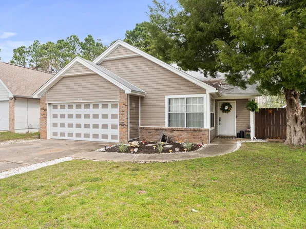 220 Woodland Park Cir, Mary Esther, FL 32569