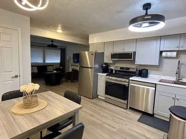 830 W 53rd Ave #B, Anchorage, AK 99518