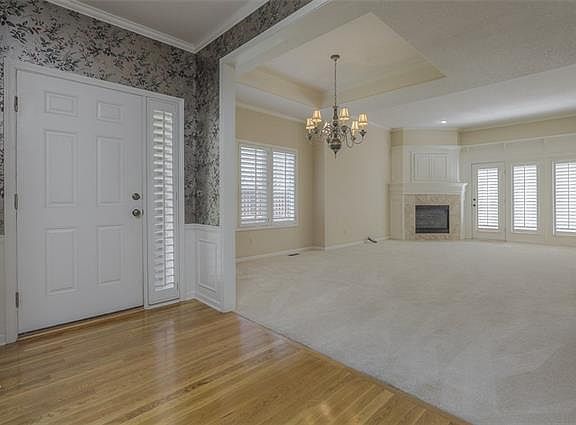 4th image of 6423 W 145th St