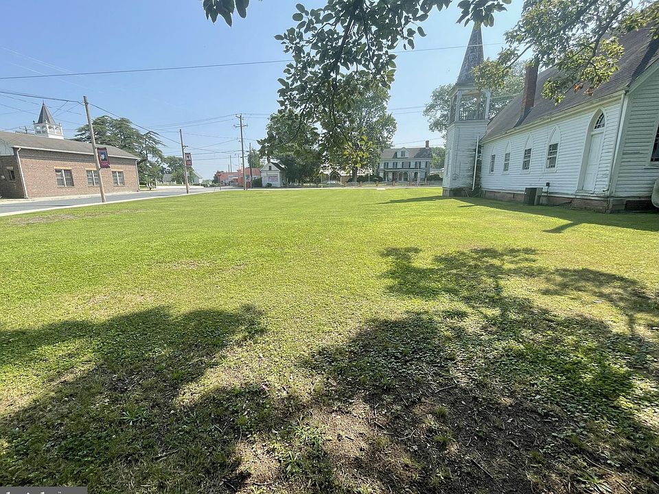 2nd image of 162 Main St