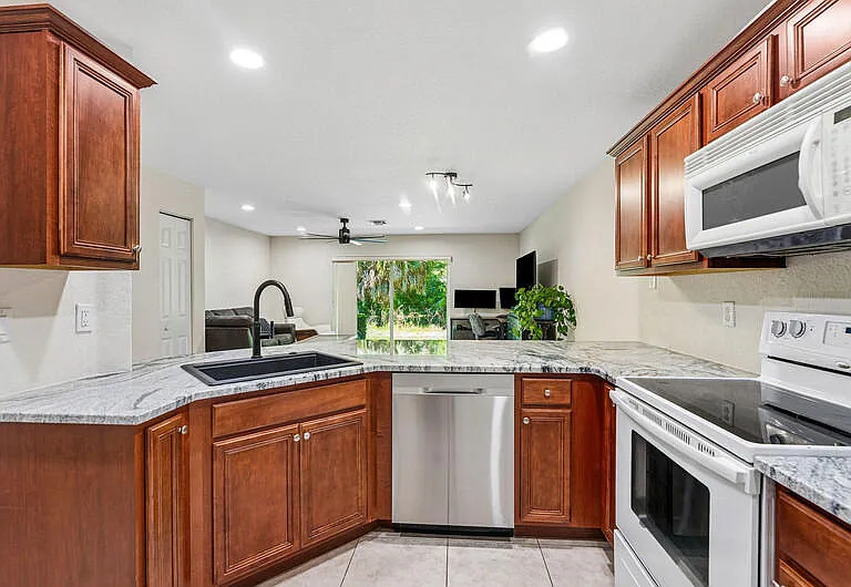 2764 SE Birmingham Dr — Photo 9