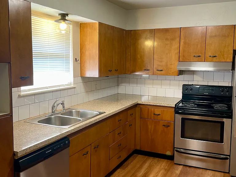 Kitchen w/granite counters and tile backsplash