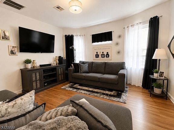 5th image of 75 Eaton Pl