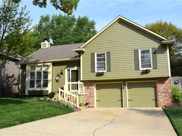 6420 Hilltop St, Shawnee, KS 66226
