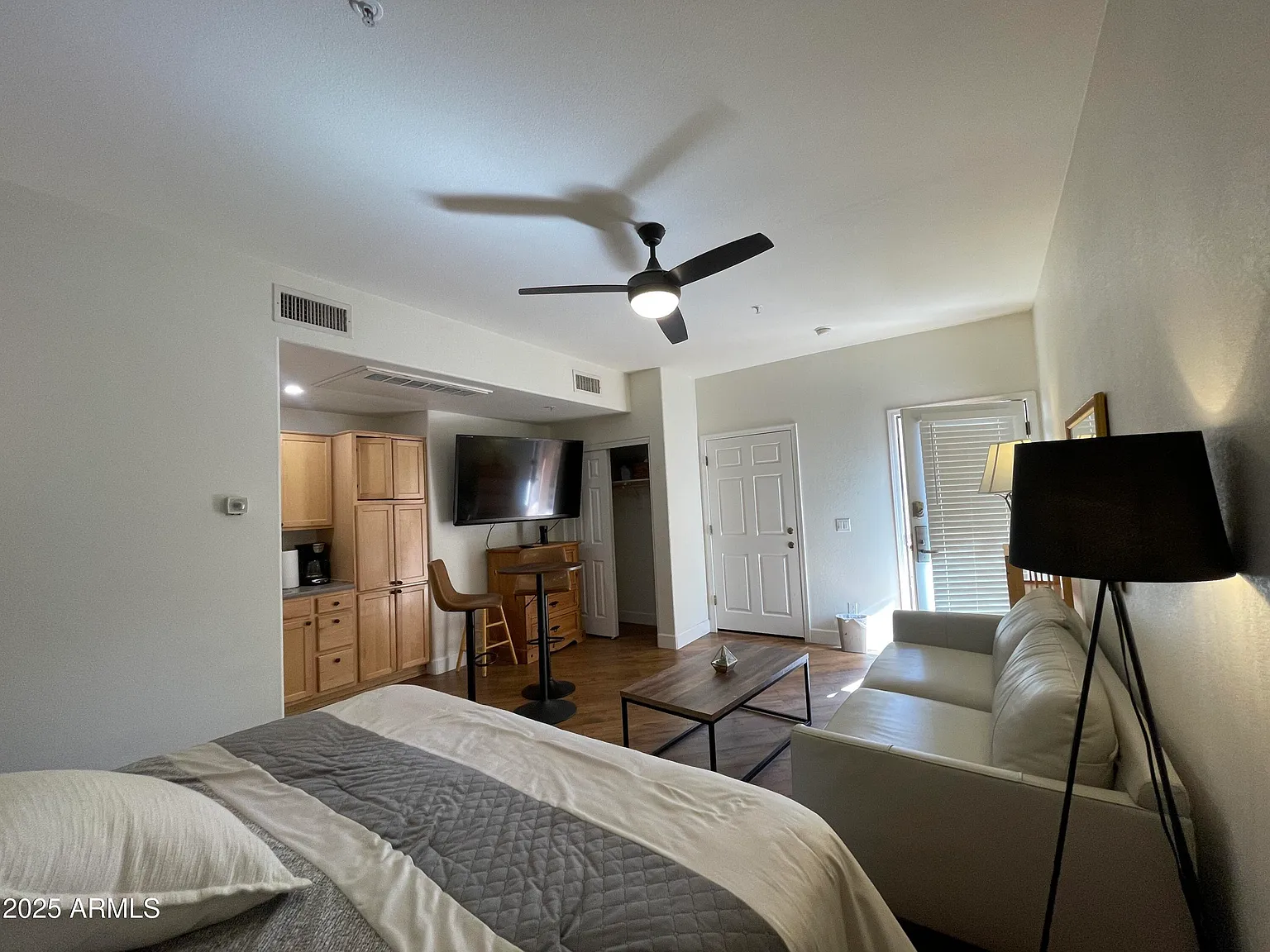 1 bed, 400 sqft, $1,400 — Photo 3