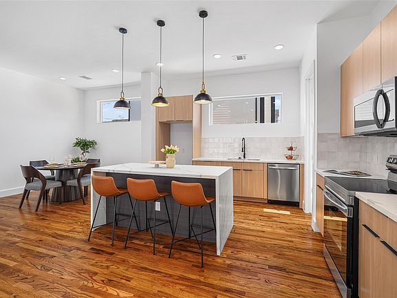 3rd image of 3407 Baer St