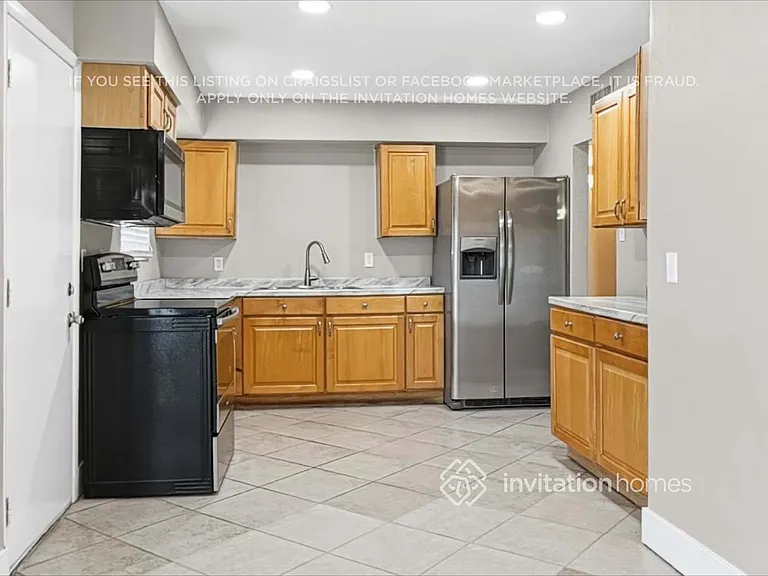 7005 N 76th Dr — Photo 9