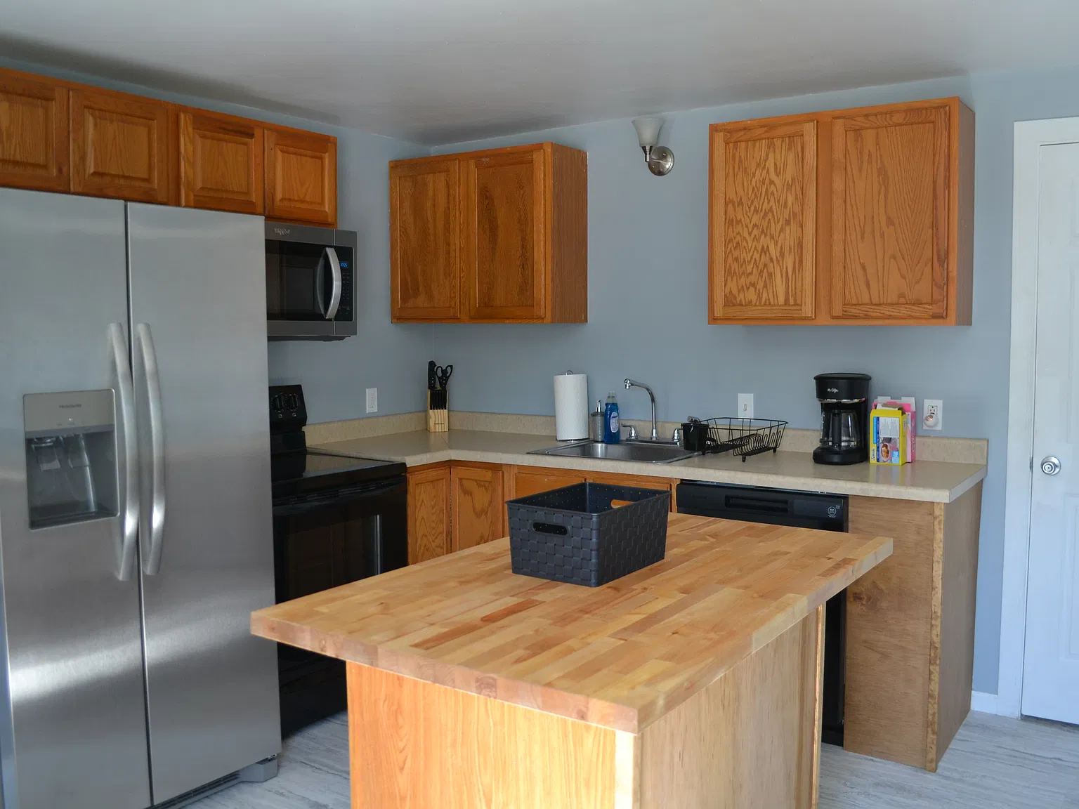 2 bed, 7210 sqft, $1,500 — Photo 2