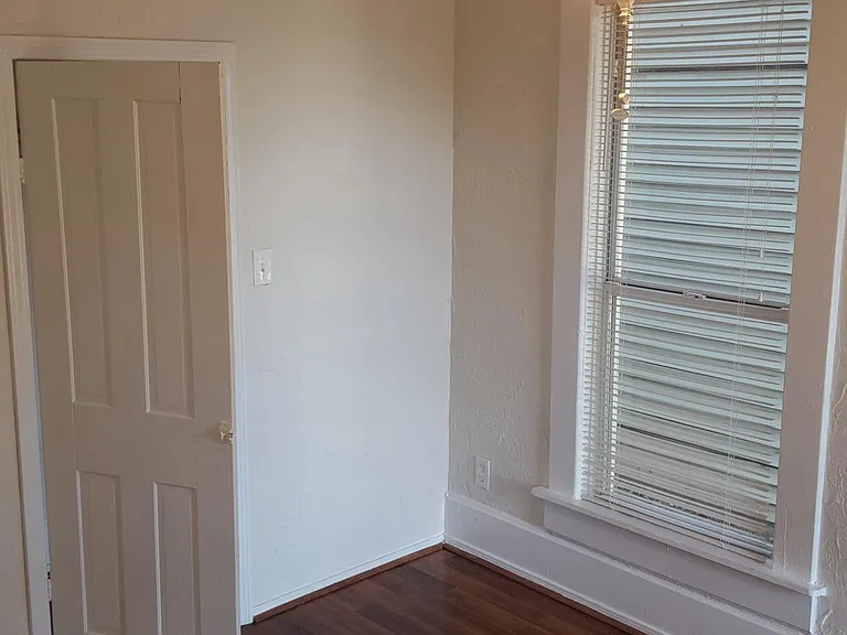 608 N Wentz St — Photo 4