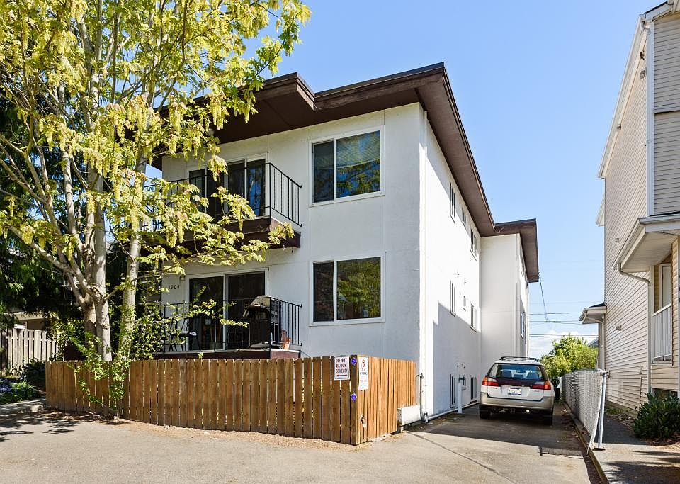 3904 Linden Ave N Exterior